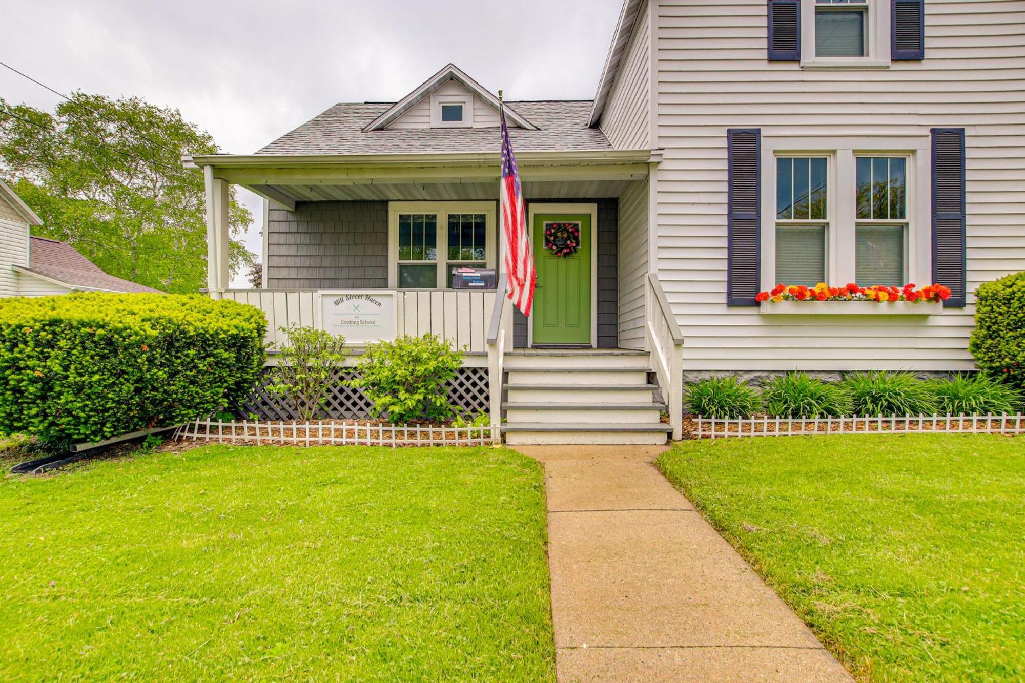 Lavish House With Patio - 2 Blocks To Green Lake! Экстерьер фото