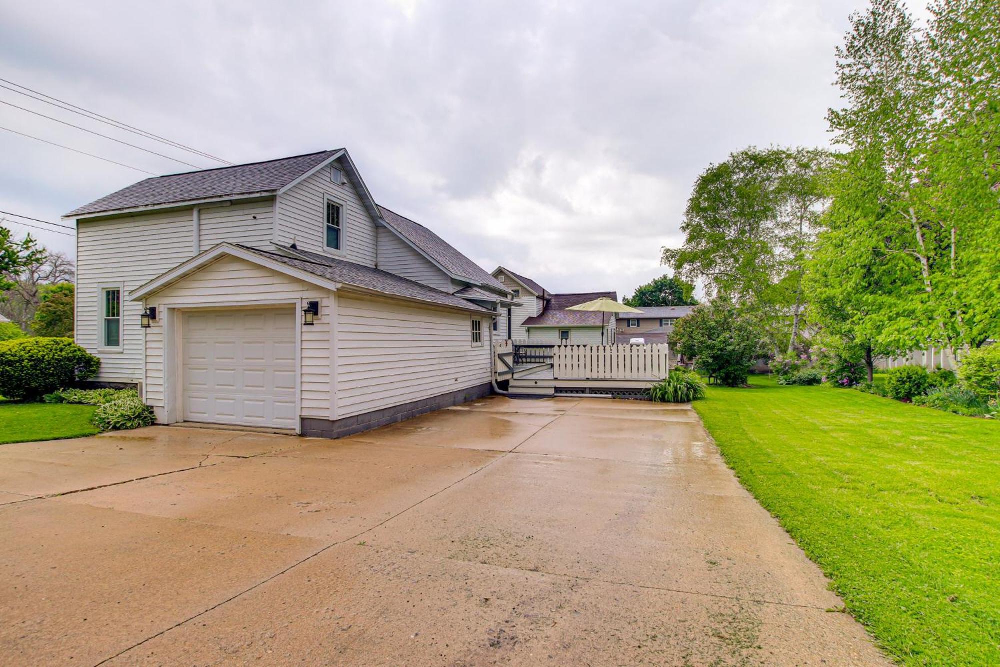 Lavish House With Patio - 2 Blocks To Green Lake! Экстерьер фото
