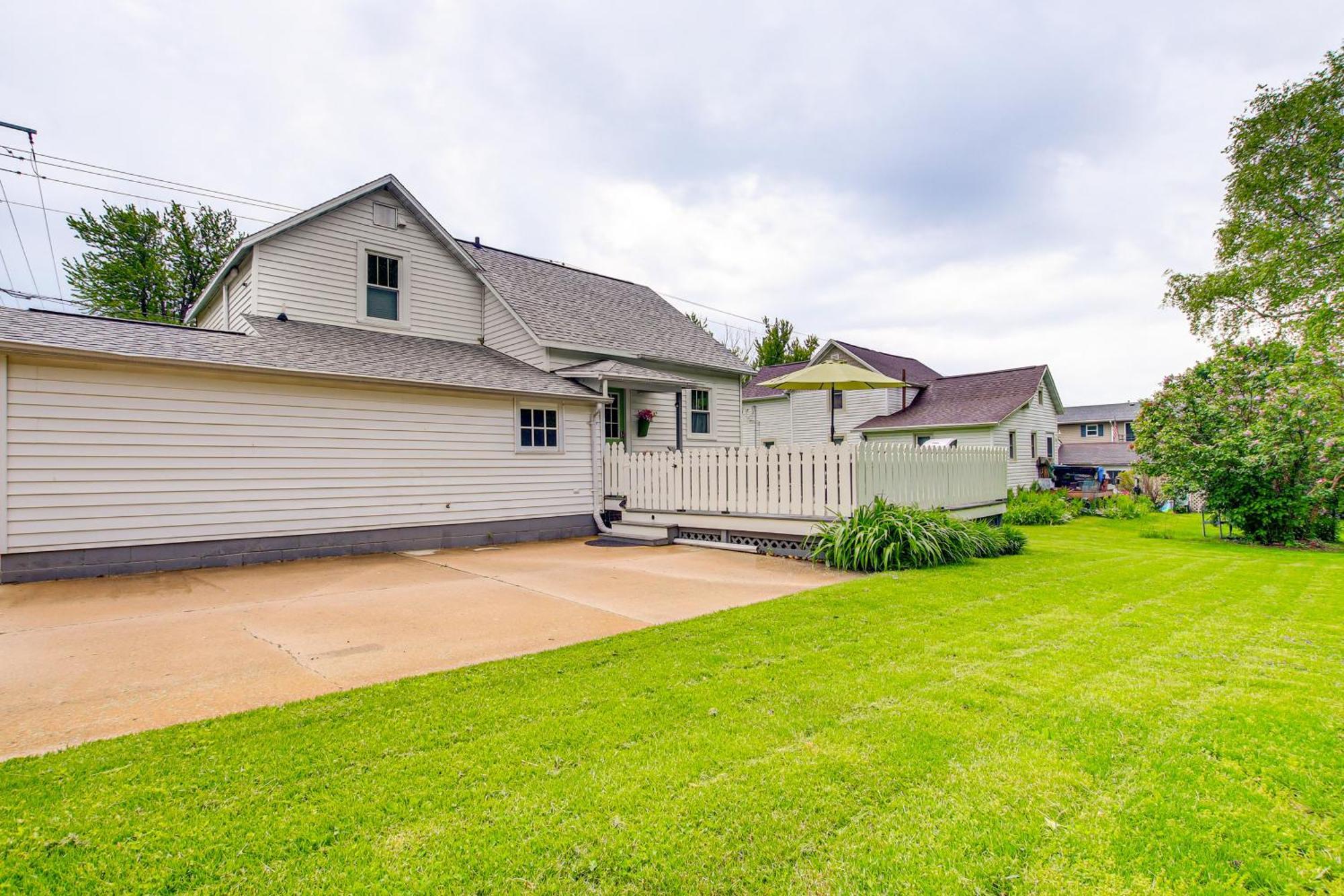 Lavish House With Patio - 2 Blocks To Green Lake! Экстерьер фото