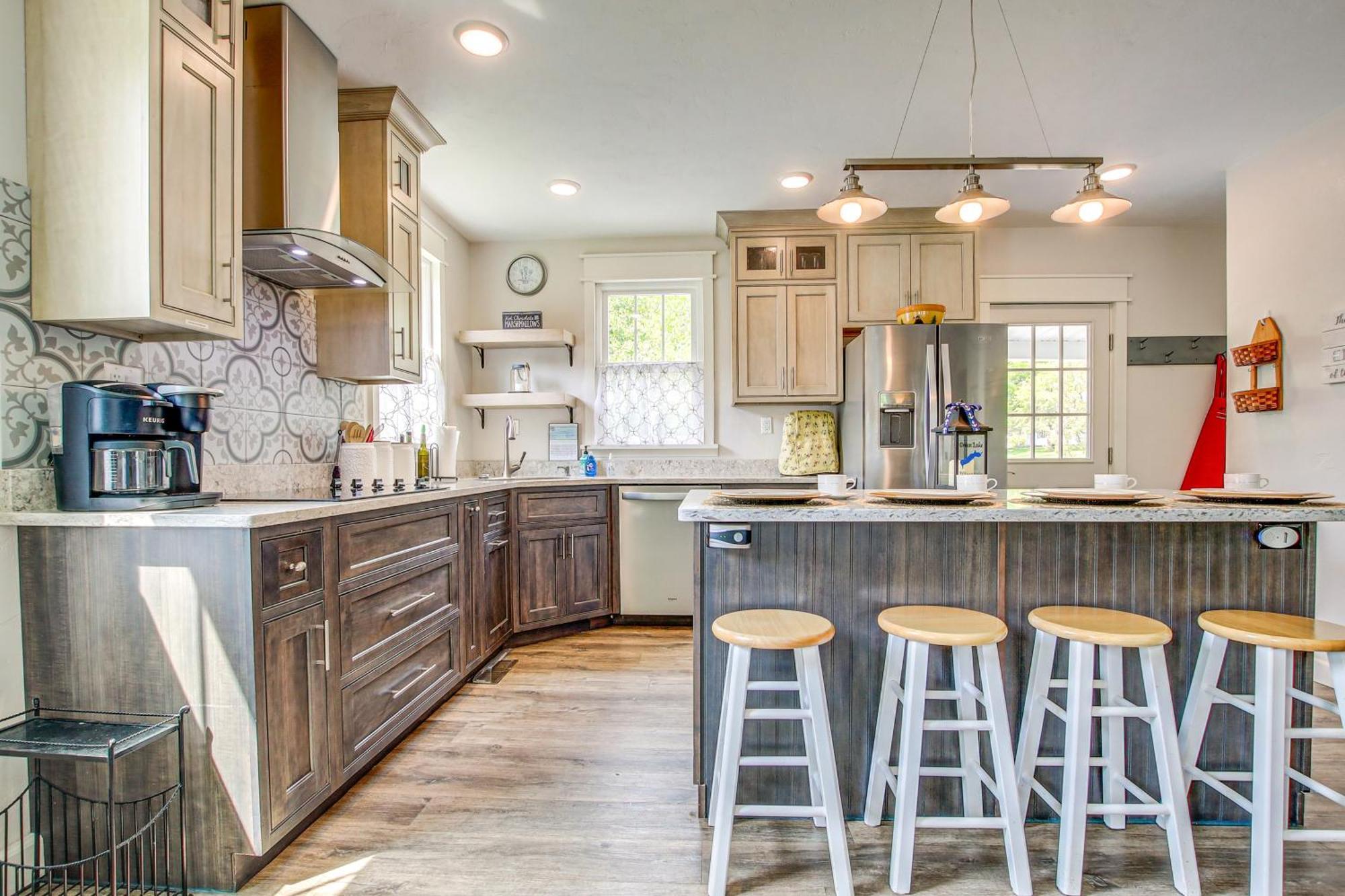 Lavish House With Patio - 2 Blocks To Green Lake! Экстерьер фото