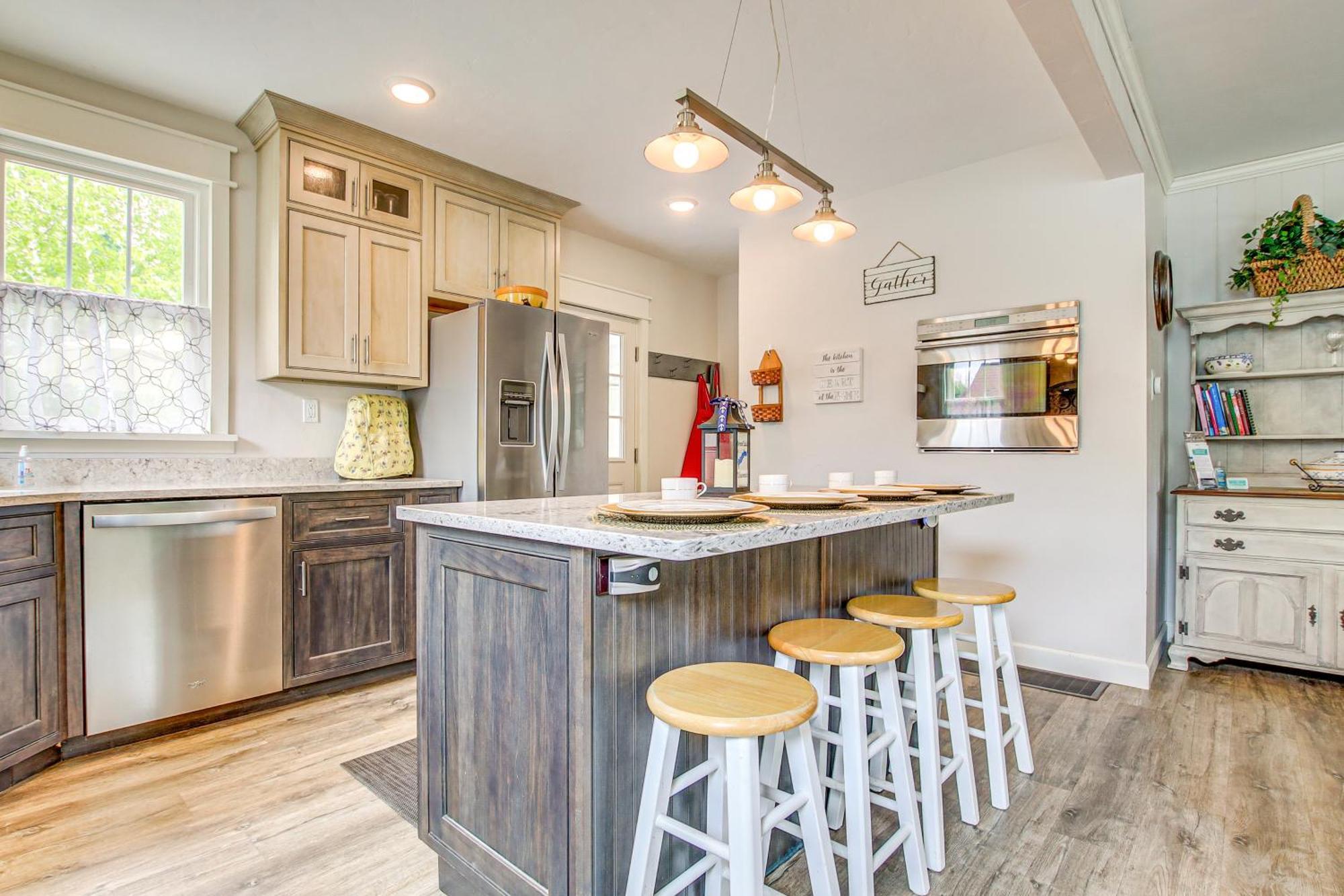 Lavish House With Patio - 2 Blocks To Green Lake! Экстерьер фото